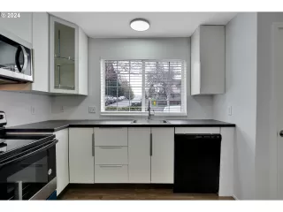 Photo #4: 24479831 Listing