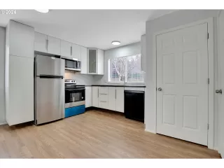 Photo #6: 24479831 Listing