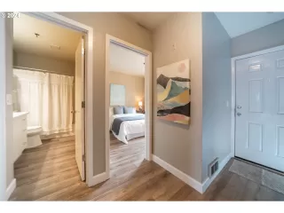 Photo #6: 24481605 Listing