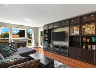 Photo #6: 24482000 Listing