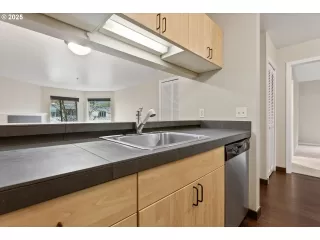 Photo #2: 24482225 Listing