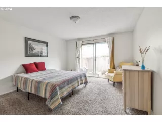 Photo #6: 24482471 Listing