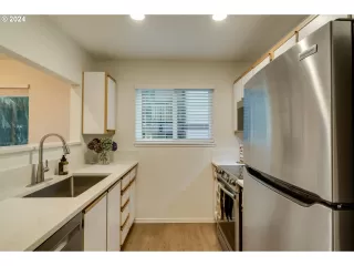 Photo #3: 24483012 Listing