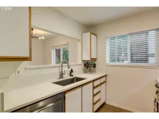 Photo #4: 24483012 Listing