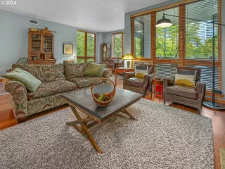 Photo #2: 24483491 Listing 