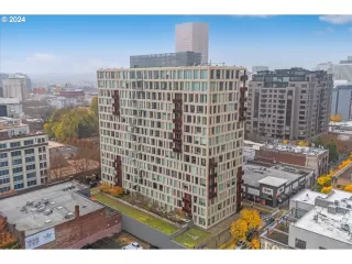 Photo #4: 24484609 Listing