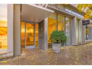 Photo #6: 24484609 Listing