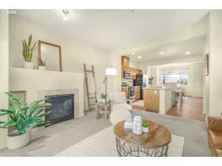 Photo #4: 24485155 Listing