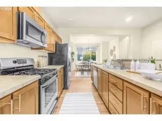 Photo #6: 24485155 Listing