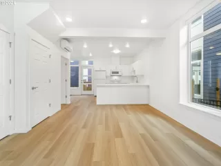 Photo #6: 24485386 Listing