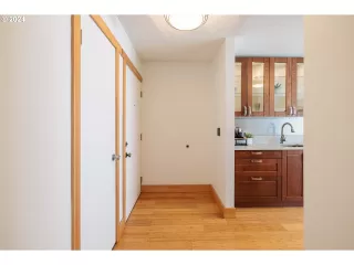 Photo #3: 24485515 Listing