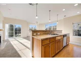 Photo #5: 24485734 Listing 