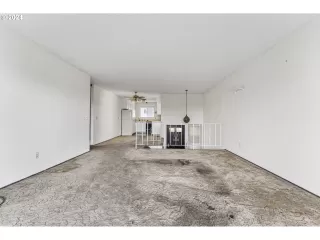 Photo #2: 24486252 Listing