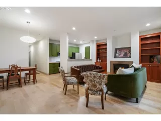 Photo #4: 24486545 Listing