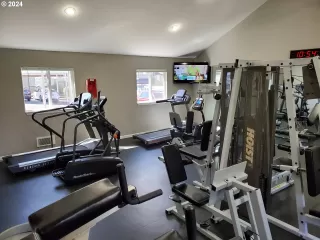 Photo #5: 24487215 Listing