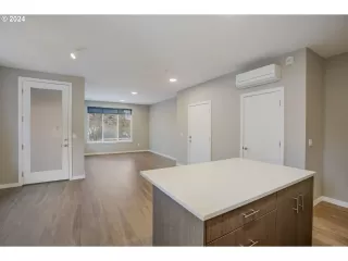 Photo #3: 24488016 Listing