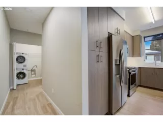 Photo #6: 24488016 Listing