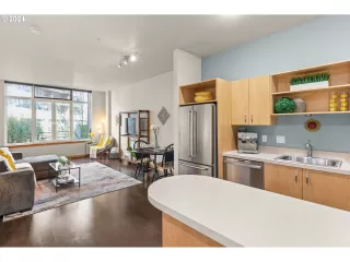 Photo #4: 24490177 Listing