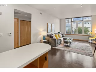 Photo #6: 24490177 Listing