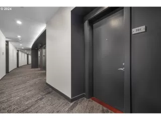 Photo #3: 24491182 Listing