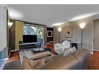 Photo #1: 24491235 Listing 