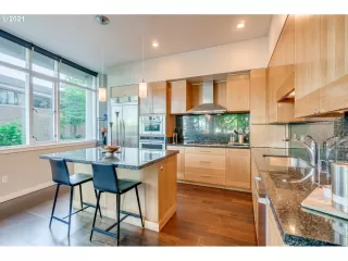 Photo #4: 24491278 Listing