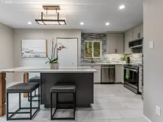 Photo #3: 24491949 Listing