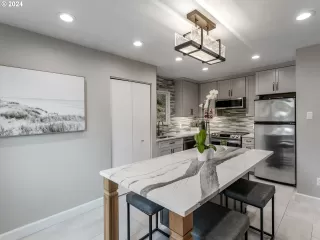 Photo #4: 24491949 Listing