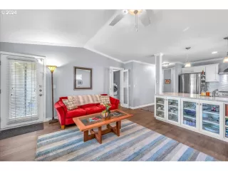 Photo #2: 24492657 Listing 