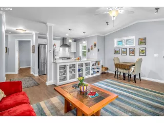 Photo #3: 24492657 Listing 