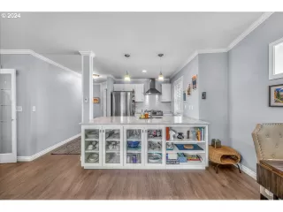 Photo #4: 24492657 Listing 