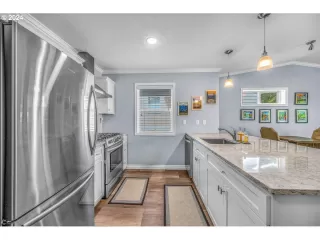 Photo #5: 24492657 Listing 