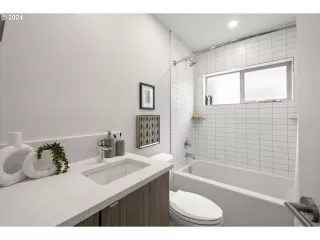 Photo #6: 24493198 Listing