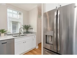 Photo #4: 24494784 Listing 