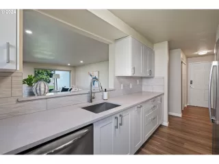 Photo #3: 24494842 Listing 