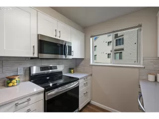 Photo #4: 24494842 Listing 