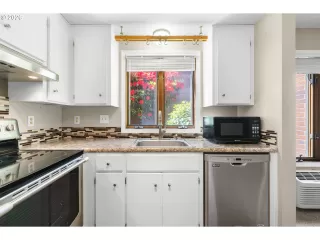 Photo #2: 244950750 Listing 