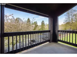 Photo #4: 24496975 Listing