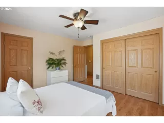 Photo #4: 24497018 Listing