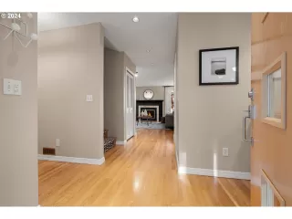 Photo #6: 24497323 Listing