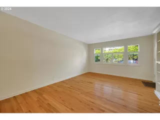 Photo #5: 24497555 Listing