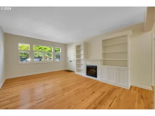 Photo #6: 24497555 Listing