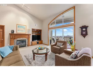 Photo #5: 24497827 Listing