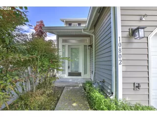 Photo #4: 24498827 Listing