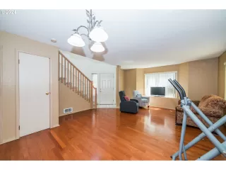 Photo #3: 24500418 Listing