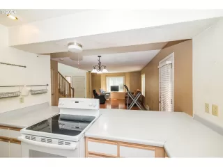 Photo #6: 24500418 Listing