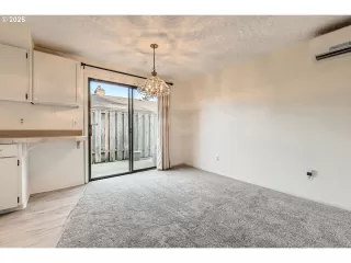 Photo #4: 24501385 Listing