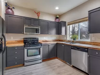 Photo #2: 24501415 Listing