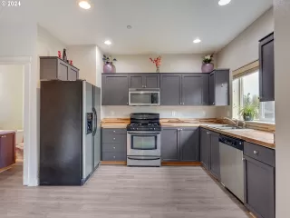 Photo #3: 24501415 Listing