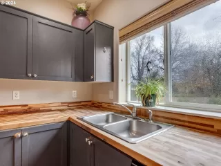 Photo #4: 24501415 Listing